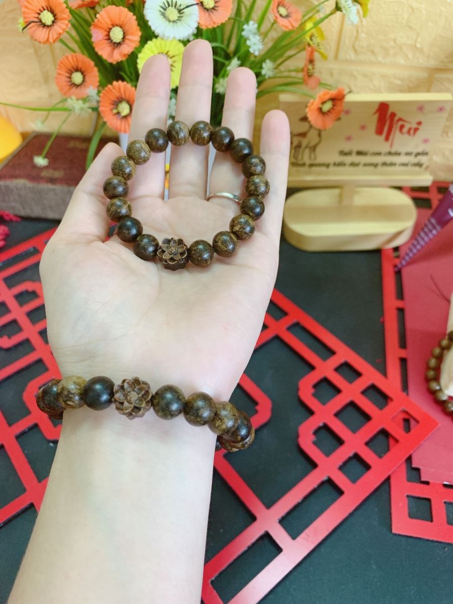 Vòng Tay Trầm Sánh Chìm